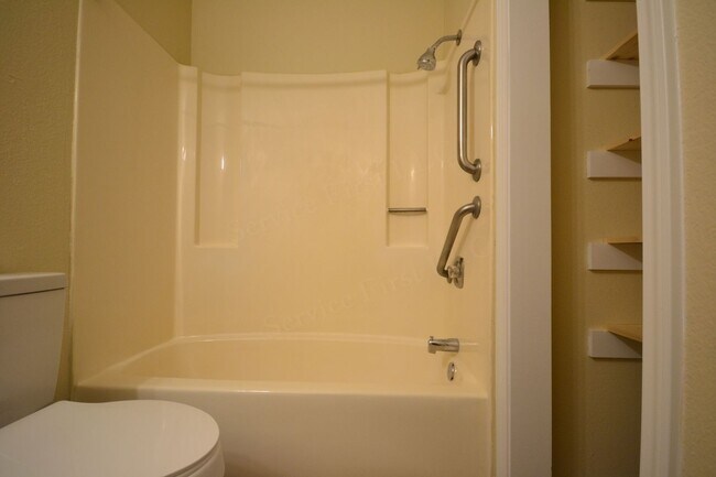 Building Photo - Marshfield Apartments