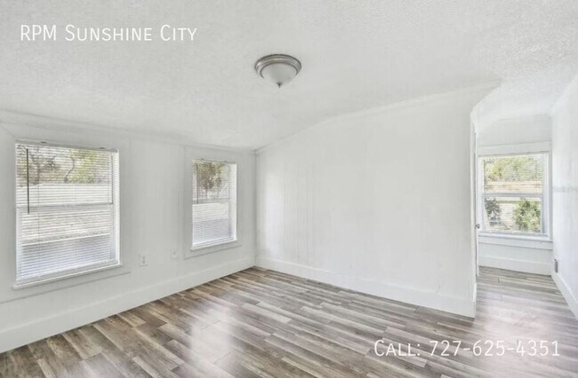Building Photo - 3819 Queensboro Ave S