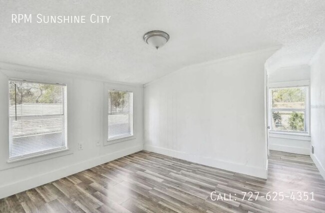 Building Photo - 3819 Queensboro Ave S