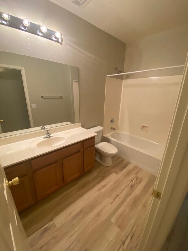 Building Photo - 3 Bed 2 Bath home in Bell West Ranch