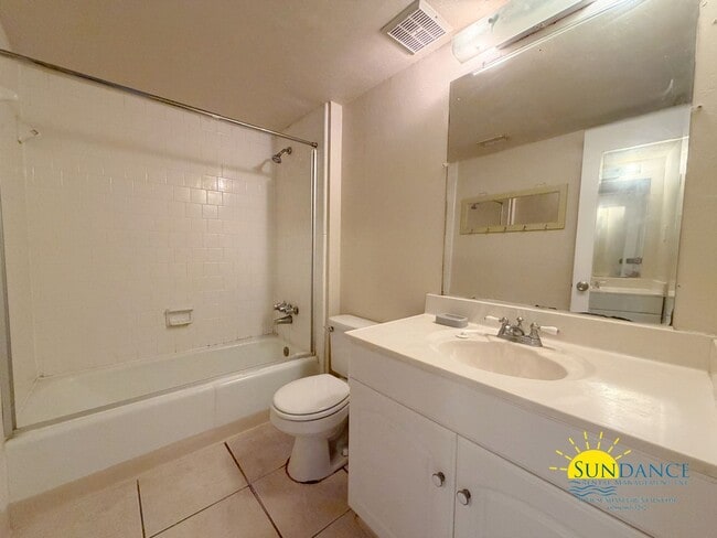 Building Photo - Cozy 2 Bedroom Condo in Spanish Villas!