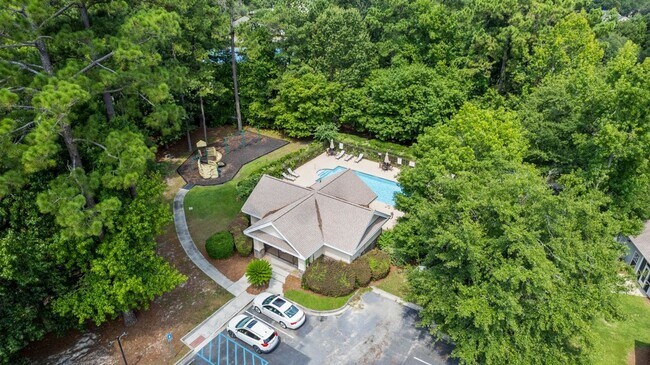 Building Photo - Better Than New 3 Bed/2 Bath Townhome in S...