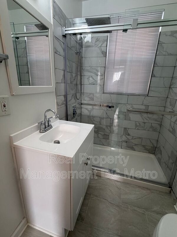 Building Photo - 1243 Penn St NE