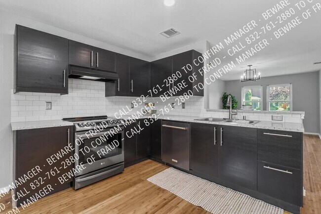 Building Photo - 2610 Lookout Dr