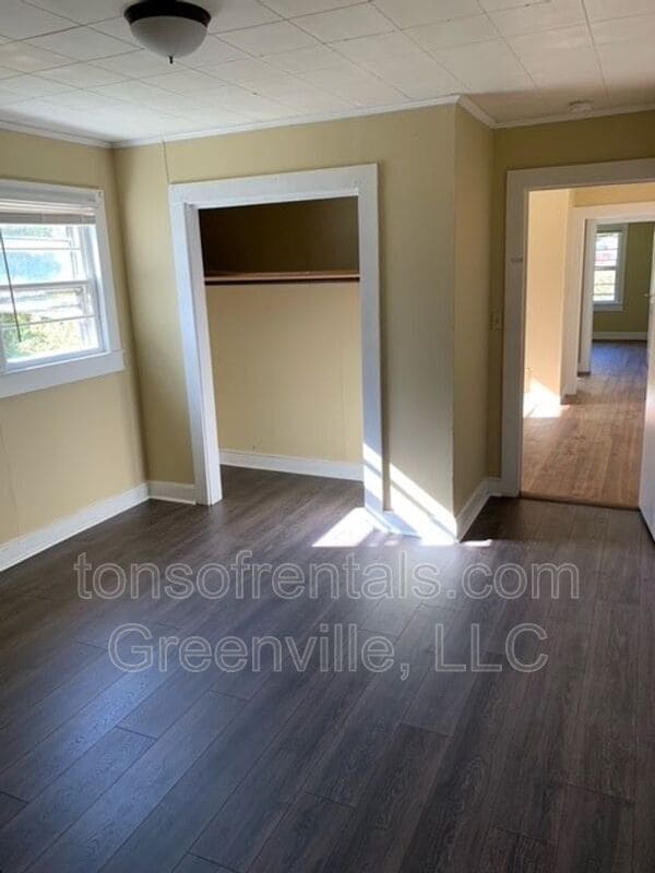 Building Photo - 205 Curry St