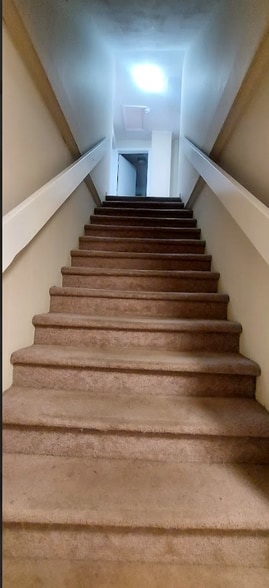 Building Photo - 1708 E 4th St