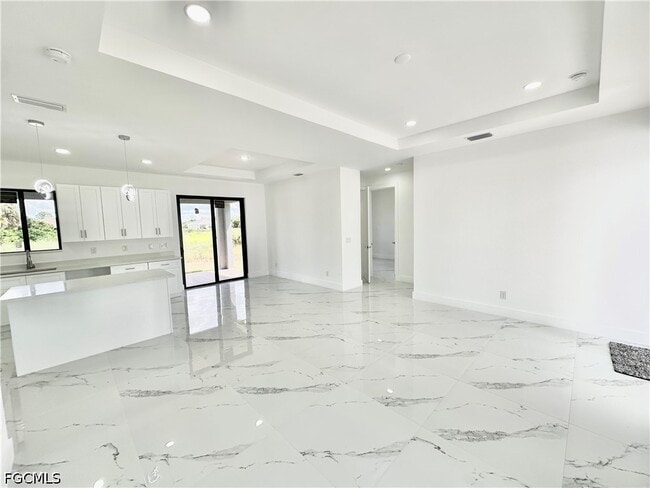 Building Photo - 1051 Eisenhower Blvd