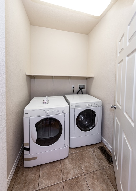 Building Photo - 5607 University Village View