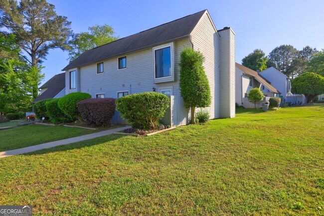 Building Photo - 288 Country Club Dr