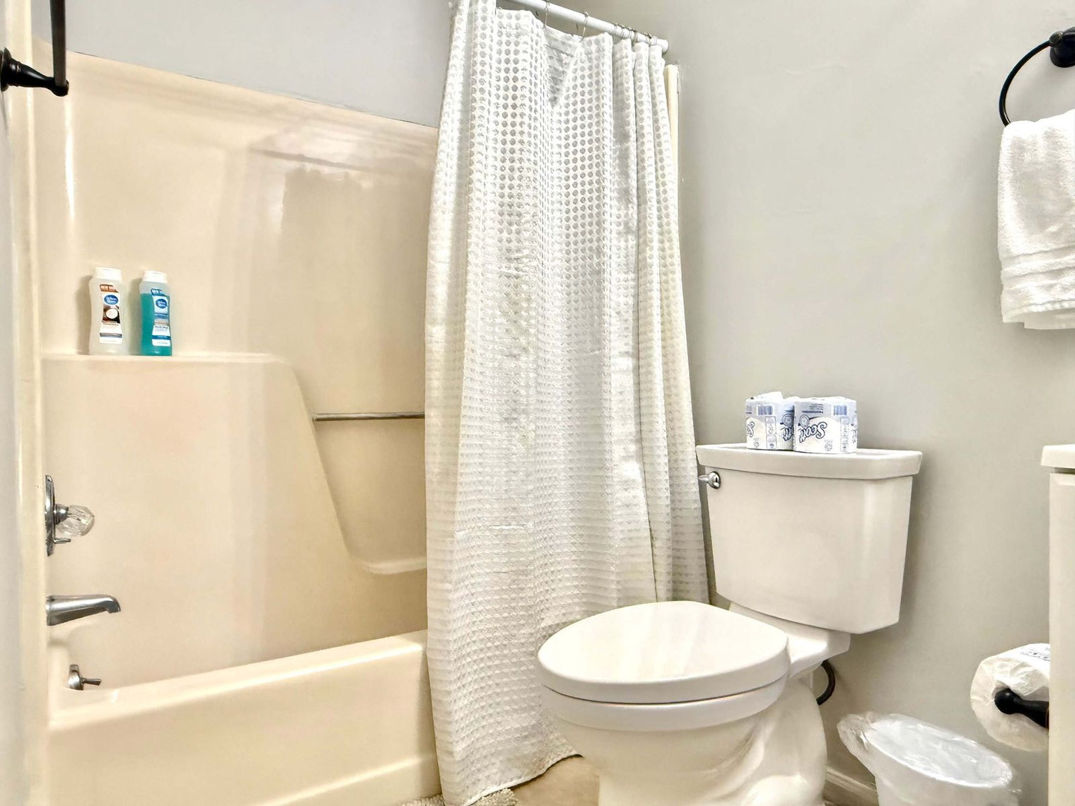 Building Photo - 1275 Sweet Pine Dr