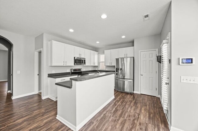 Building Photo - 5632 Lantos Rd