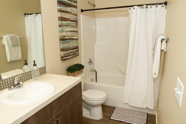 Building Photo - JUST REDUCED! Stunning 2 Bed / 2 Bath with...