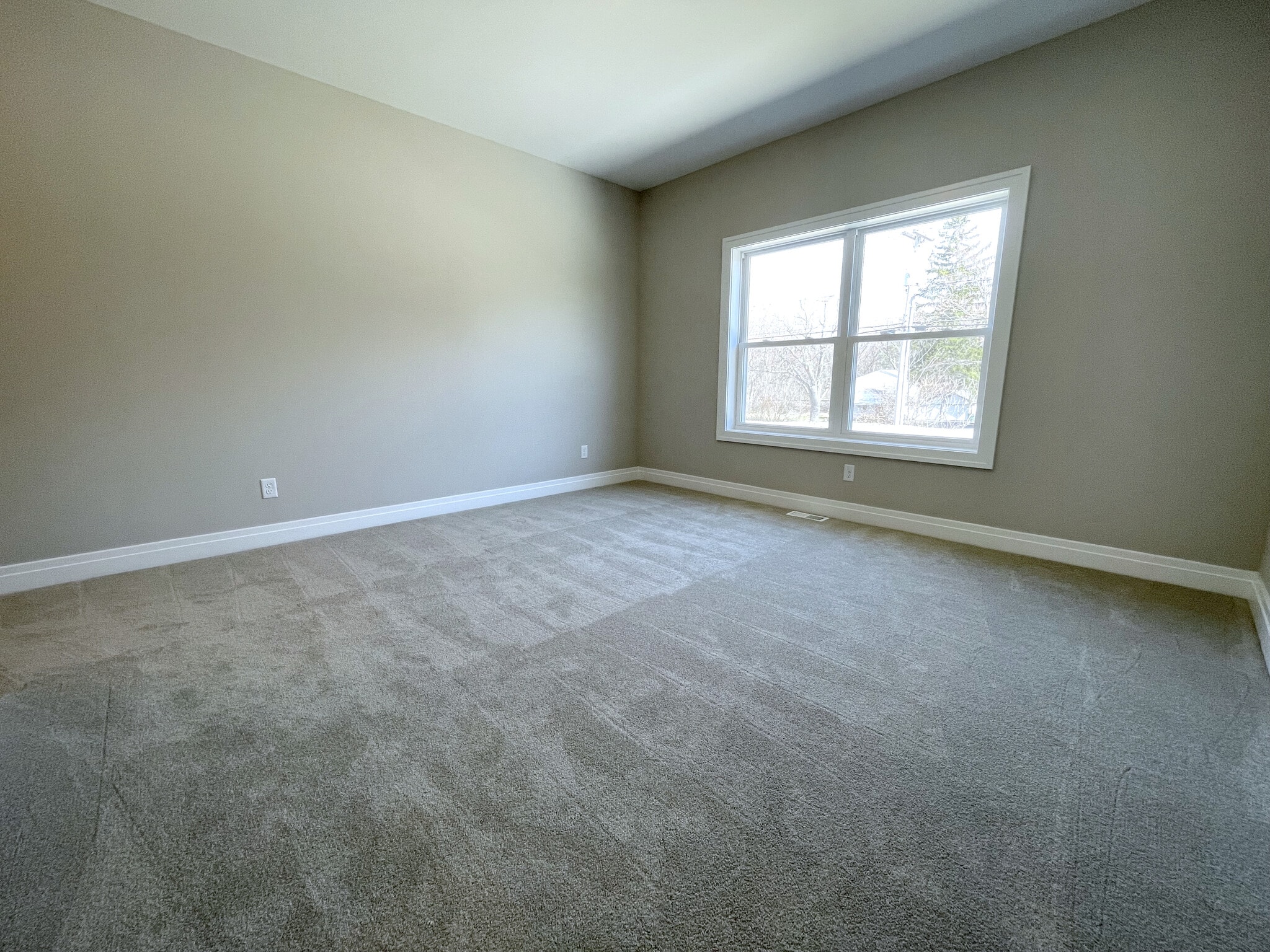 First Floor Primary Bedroom w/ Ensuite Bath - 4286 Tisbury Ln