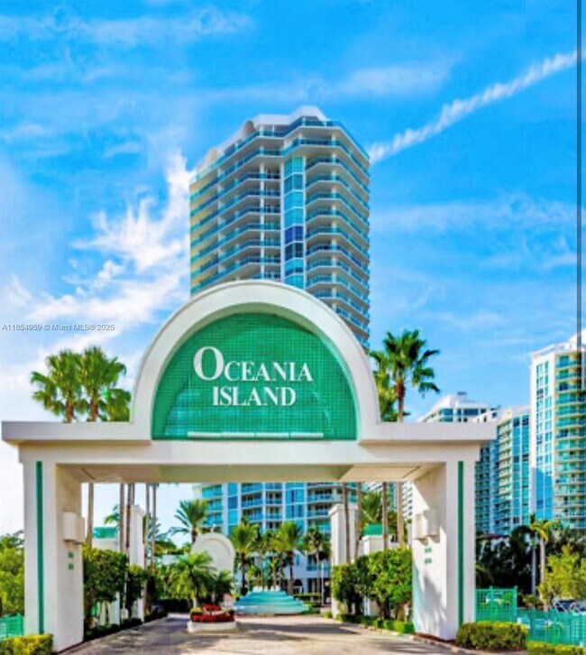 Primary Photo - 16500 Collins Ave