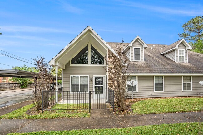 Building Photo - 211 Hunt Rd