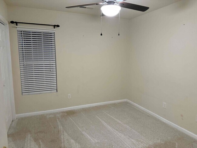 Building Photo - Updated 3 Bedroom Rental