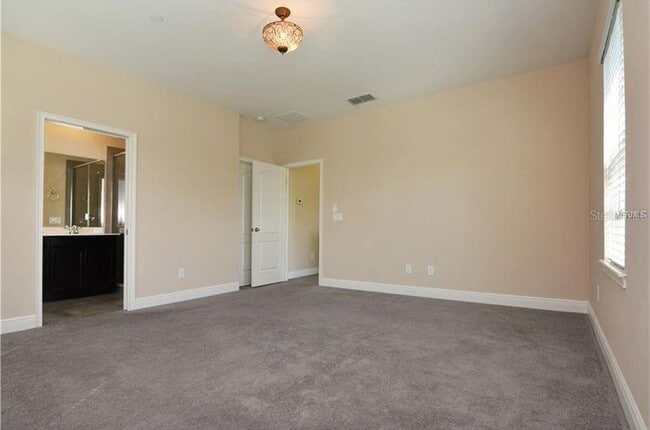 Building Photo - 590 Scotia Pl