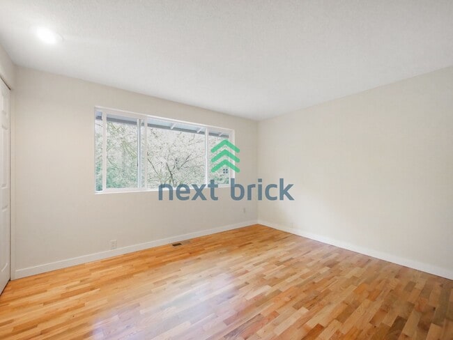 Building Photo - 3 Bed and 3 Bath Plus Office Private Single-family Home is Available for Rent!