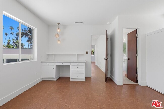 Building Photo - 444 S Windsor Blvd