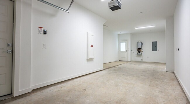 Building Photo - 11410 Old San Antonio Rd