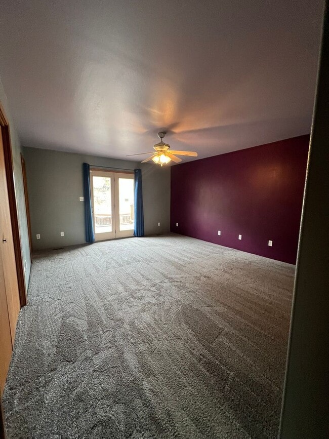 Building Photo - Newly Painted 3 Bedroom, 2 Bathroom Home