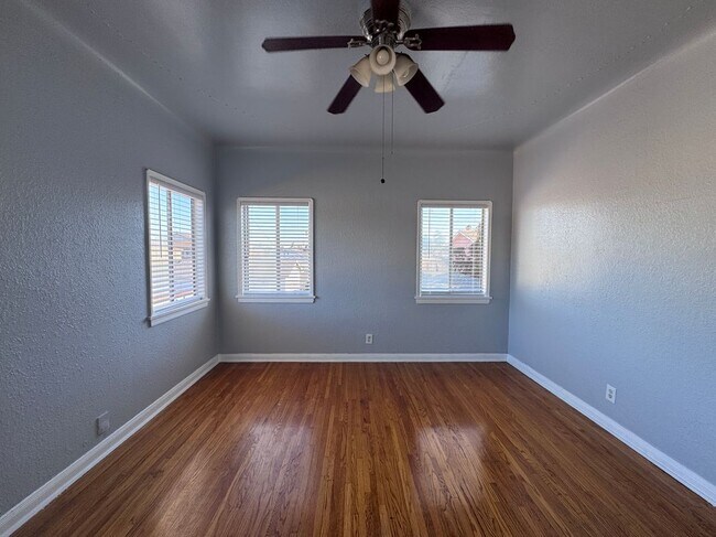 Building Photo - 1722 W 79th St