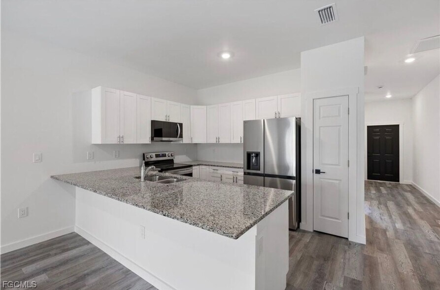 Building Photo - 1025 Meadow Rd