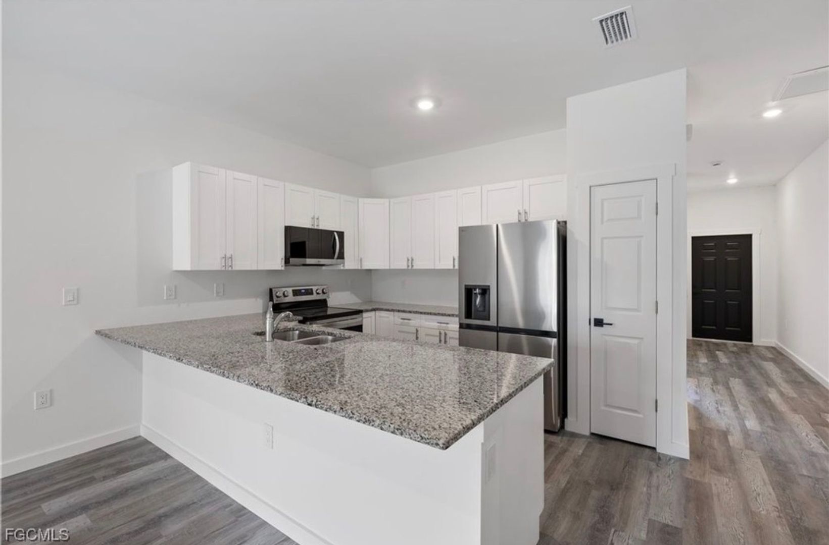 Building Photo - 1027 Meadow Rd