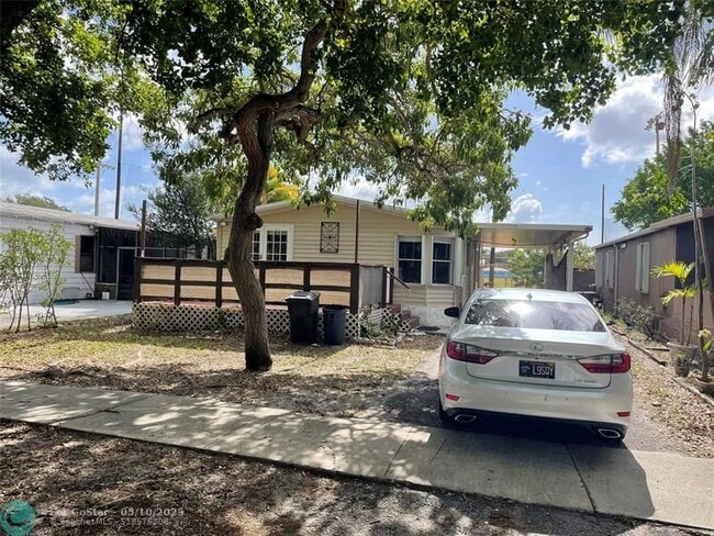 Primary Photo - 5020 SW 30th Ave