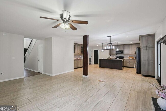 Building Photo - 7379 N Mitchell Ct