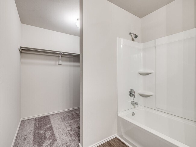 Building Photo - 629 W Lola Dr