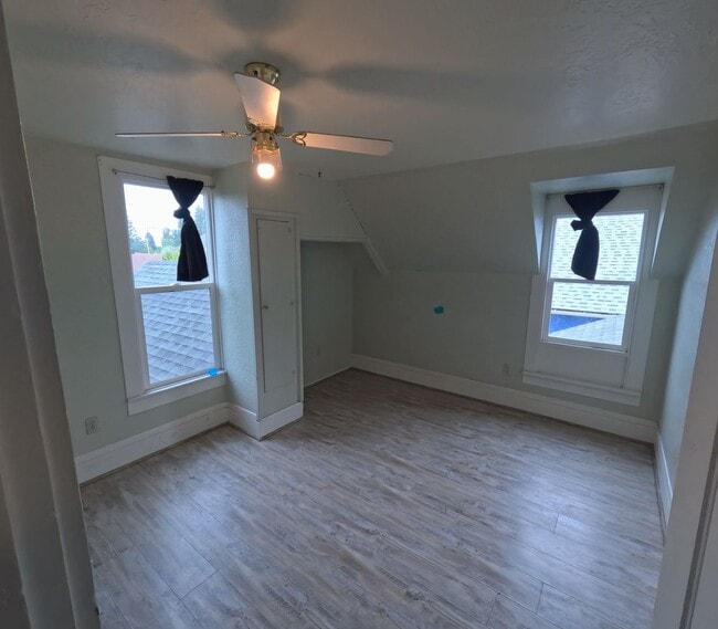 Building Photo - 4 bedroom, 2 bath house located in Downtown Stayton, OR