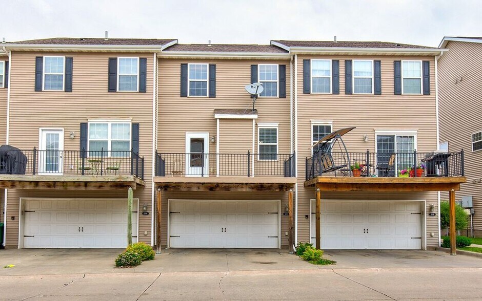 Building Photo - 1012 NE Kamies Ln