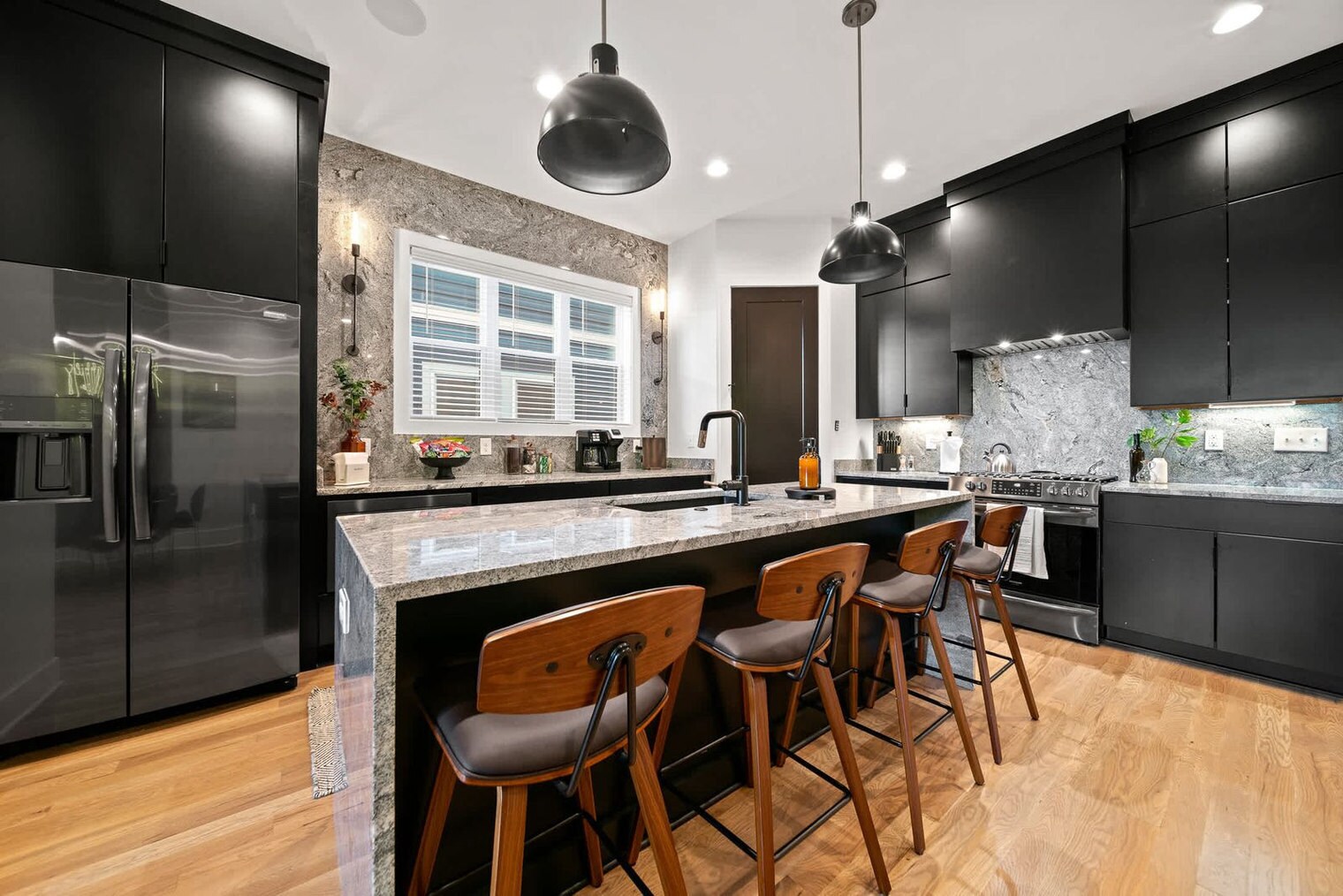 Building Photo - 1102C Buchanan St