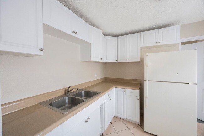 Building Photo - 1116 Upton Ct S