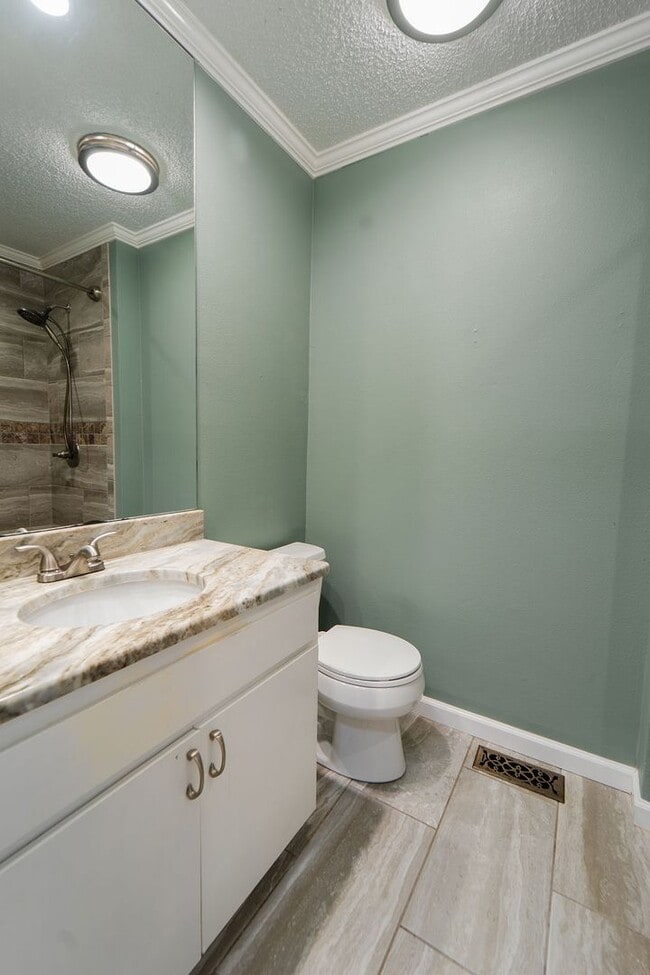 Building Photo - Come and enjoy your stay at this clean and...