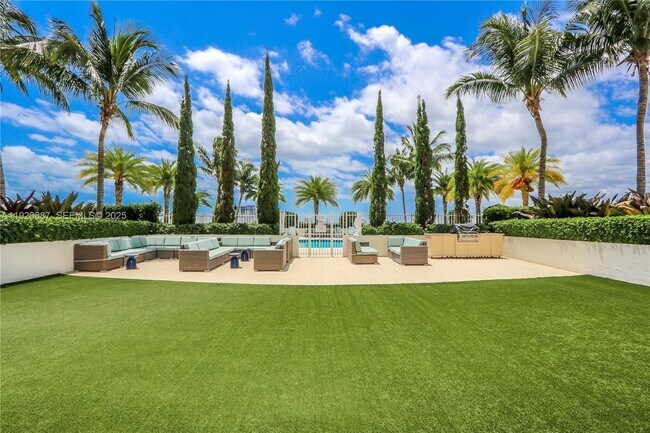 Building Photo - 3000 Coral Wy