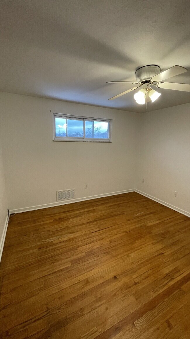 Building Photo - Charming 3 bed, 2 bath with finished basement!