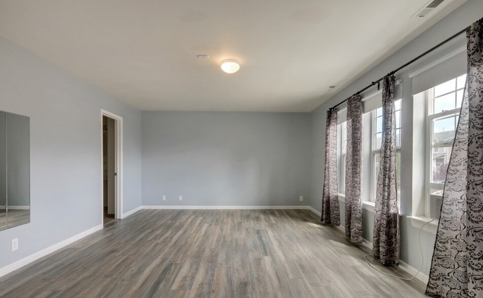 Building Photo - 20204 17th Avenue Ct E