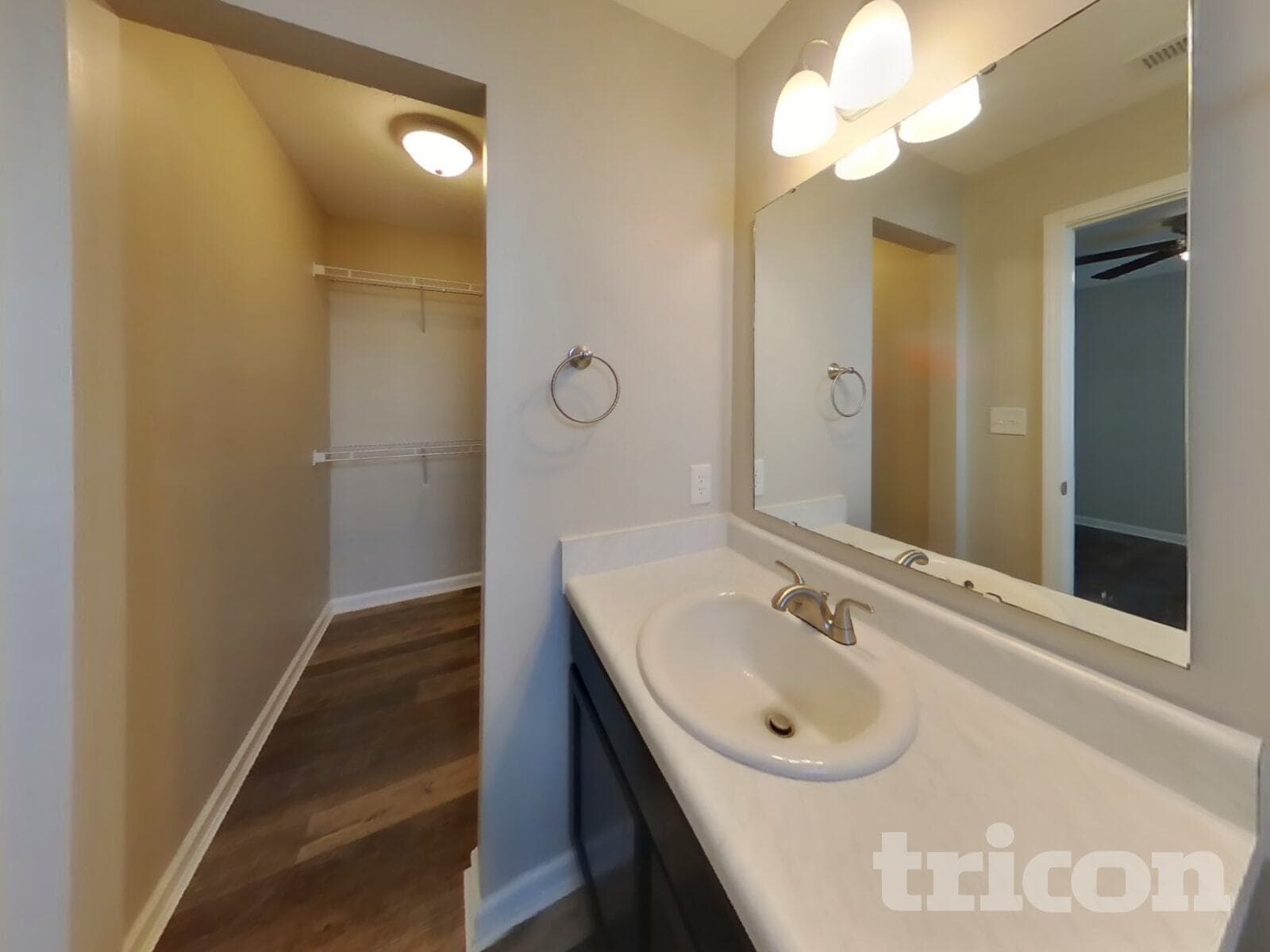 Building Photo - 963 Redwood Dr