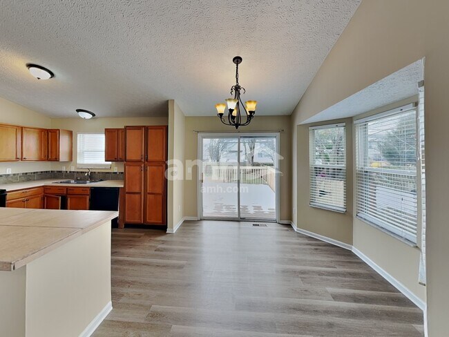 Building Photo - 6693 Jennyann Way