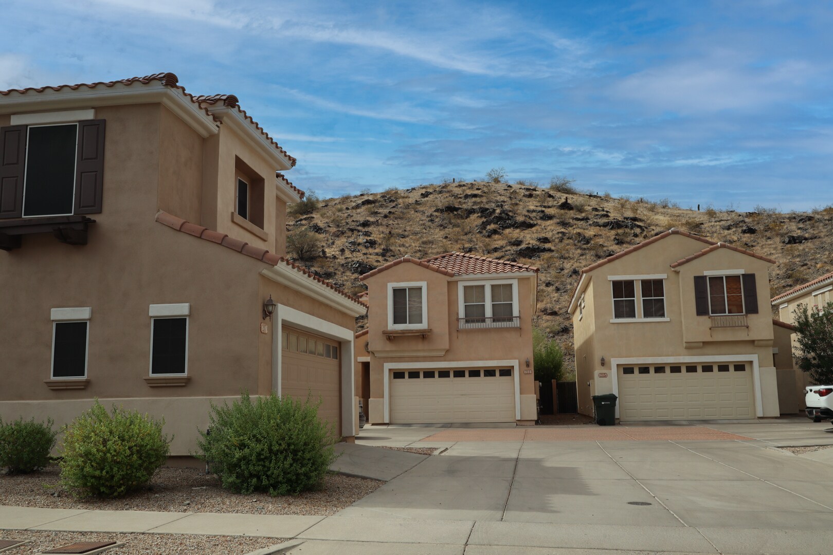 Building Photo - 207 E Mountain Sage Dr