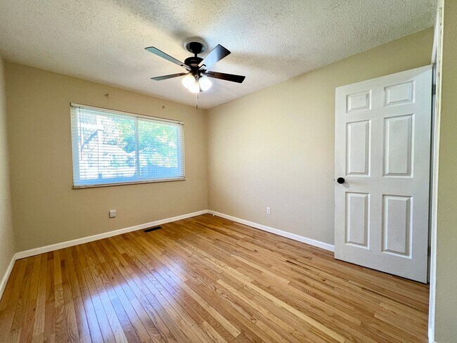 Building Photo - 1515 Mautenne Dr