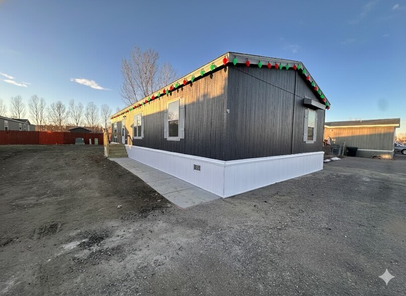 Building Photo - 18 Jubilee St