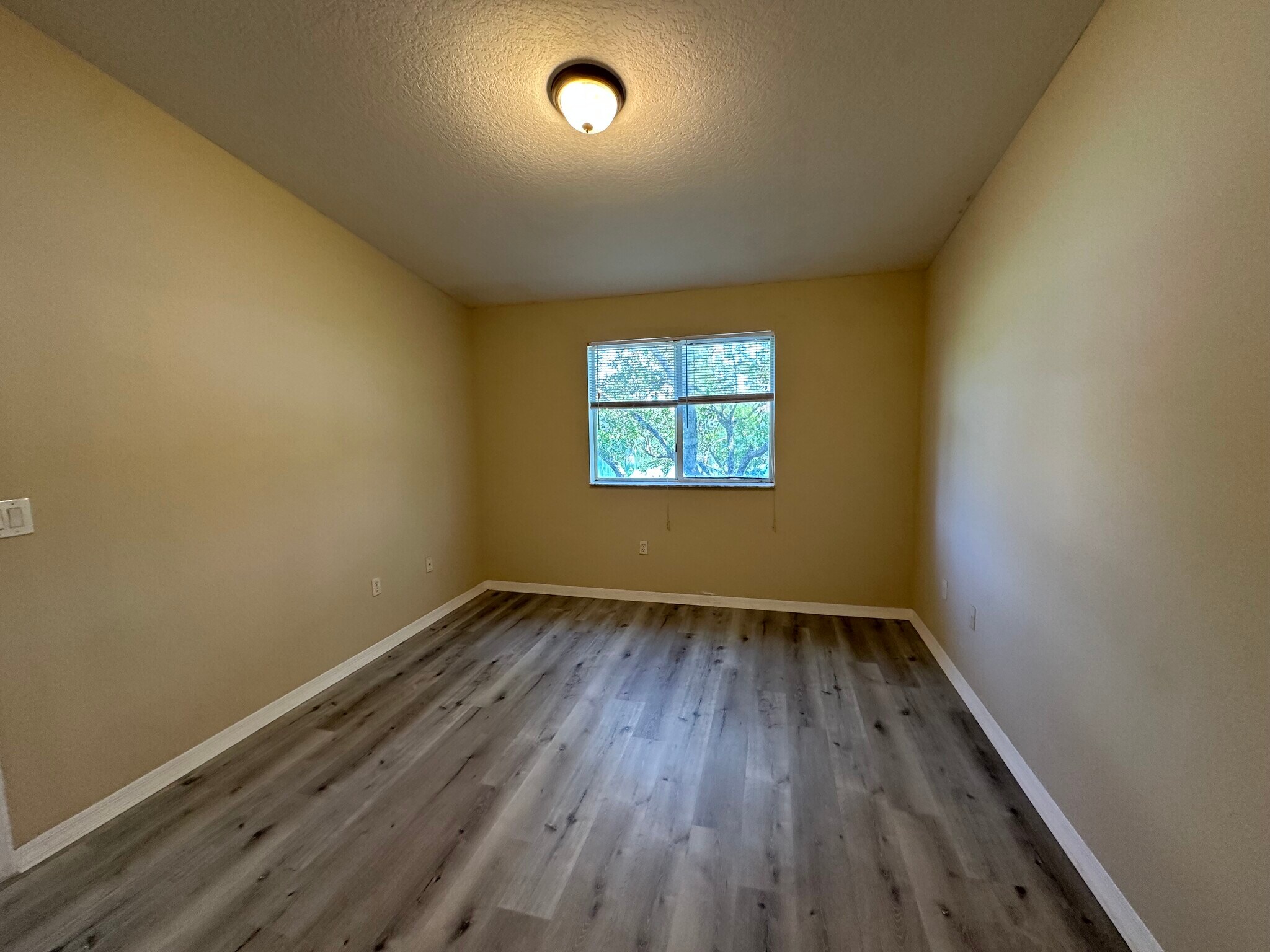 Building Photo - 1261 SE 31st Ct