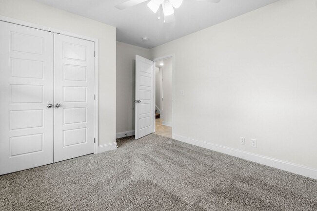 Building Photo - 3 Bedroom 3 Bath Home For Rent Near Post!