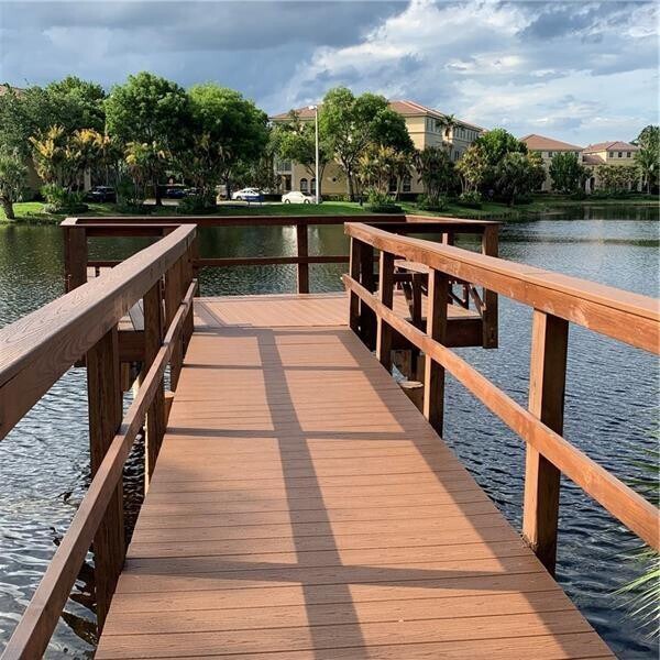 Building Photo - 250 Jacaranda Dr