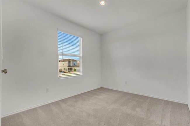 Building Photo - 231 Gabbro Gdns