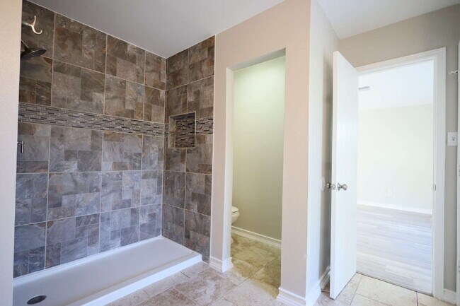 Building Photo - 9519 Braun Square