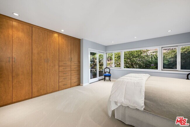 Building Photo - 11215 Sunset Blvd